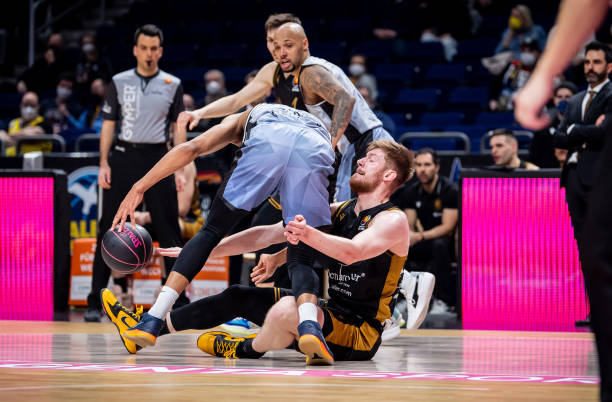 把队友的突 把队友的突